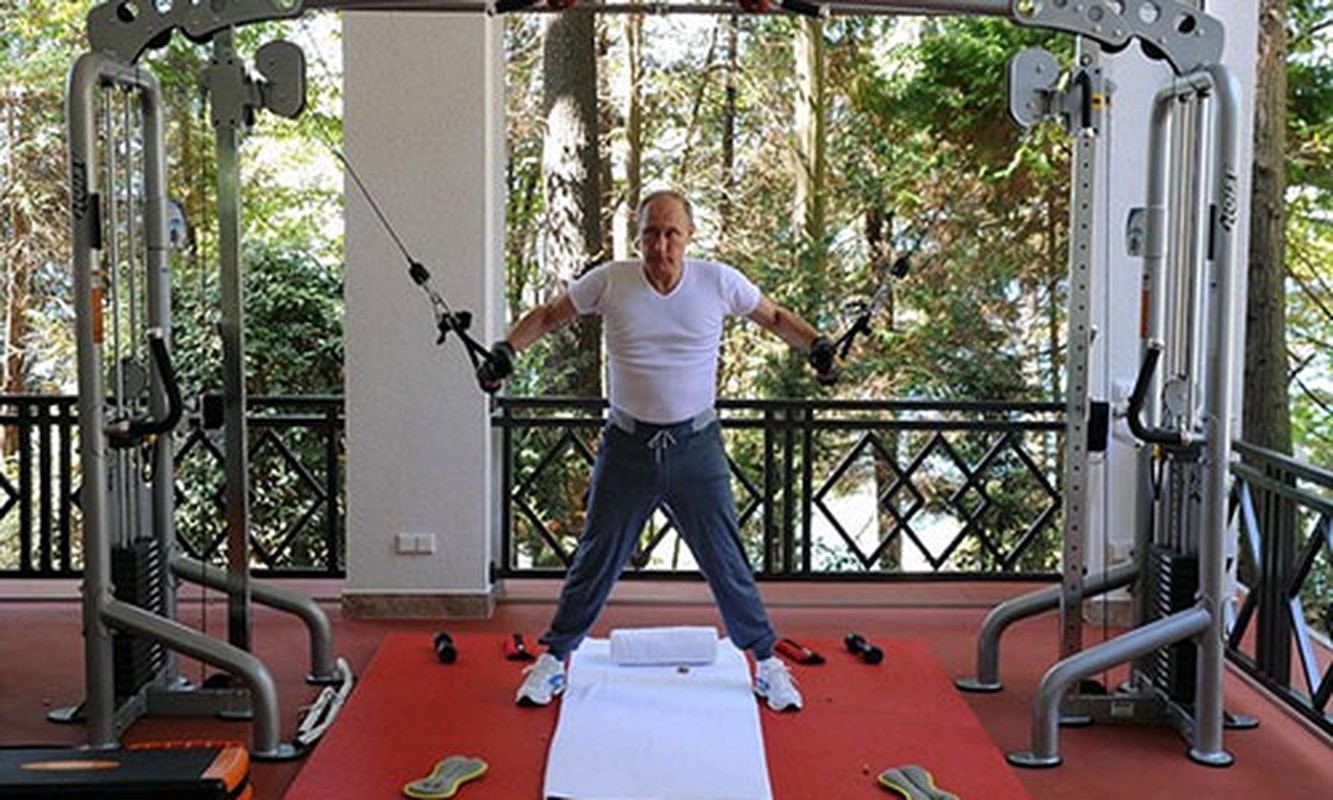 Tong thong Nga Putin hao hung tap gym cung Thu tuong Medvedev